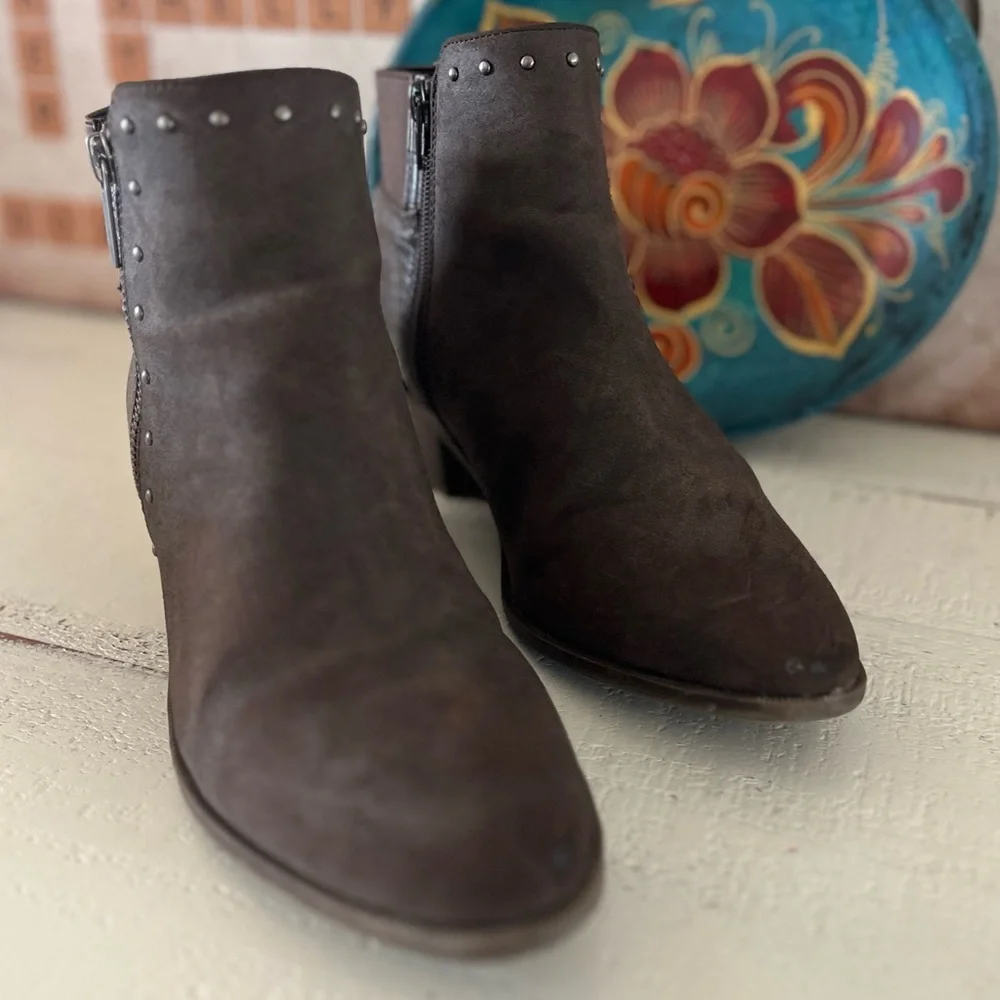 Brown Suede Ankle Booties Side Zip Croc Embossed Studded Low Block Heel 🔥